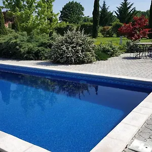 Avec Piscine, Classe 3 Etoiles, De 42 M2 Confort Au Calme Pour Un Couple , Cahuzac-sur-Vere France